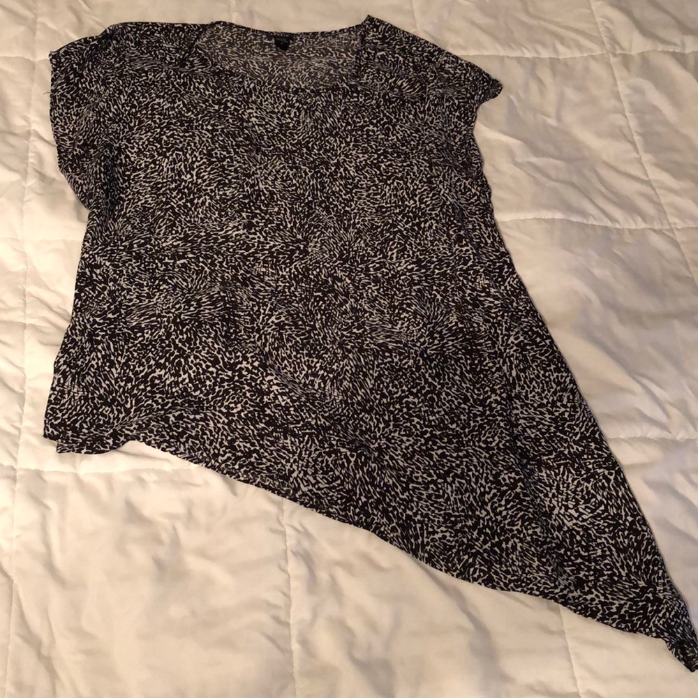 Torrid Print asymmetrical short sleeve blouse